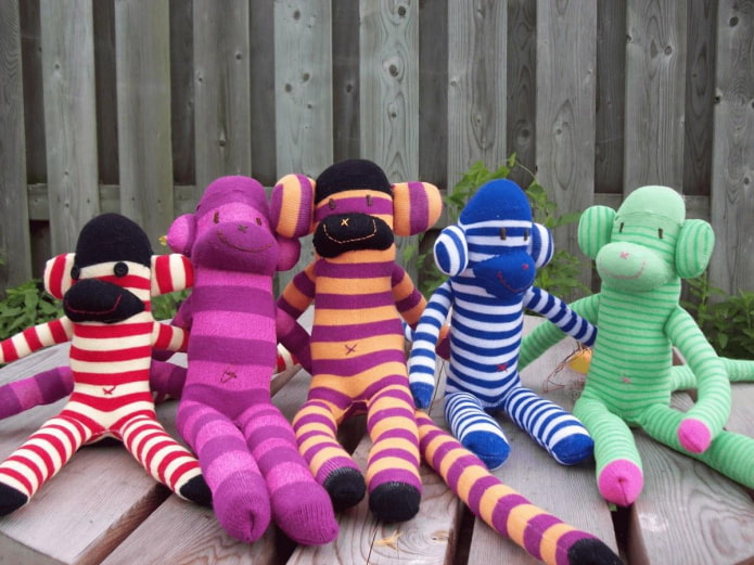 monos hechos con calcetines