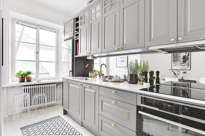 Interior de cocina en tonos gris claro