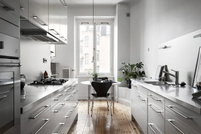 Interior de cocina en tonos gris claro
