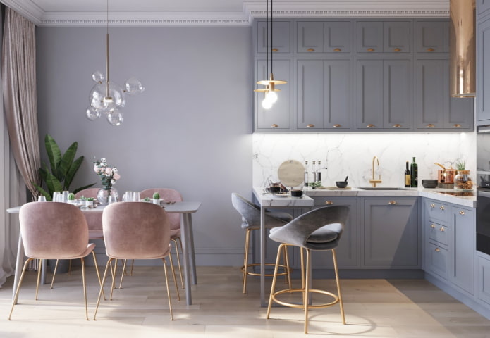 Muebles y electrodomésticos en la cocina en tonos grises