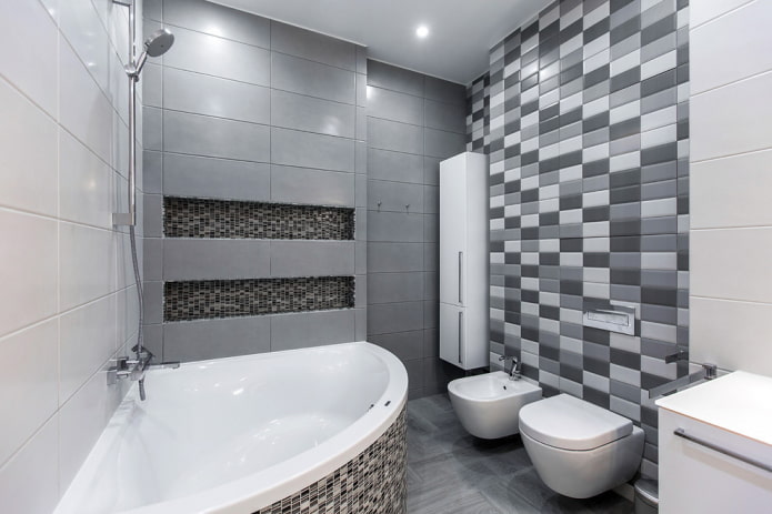 Interior de baño en tonos blancos y grises