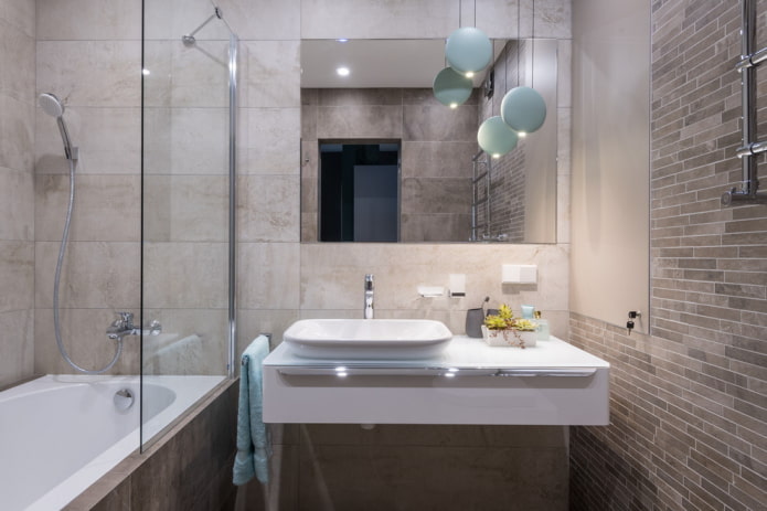 diseño de baño pequeño en tonos grises