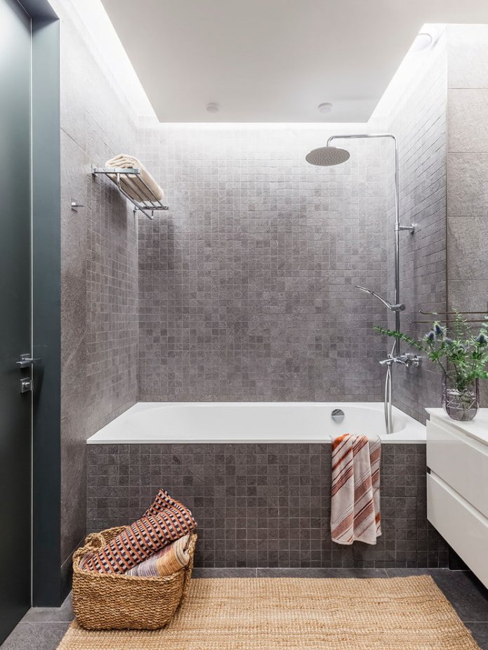 azulejos grises en la pared