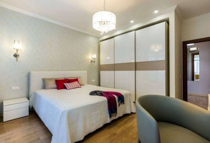 guardarropa en el interior del dormitorio