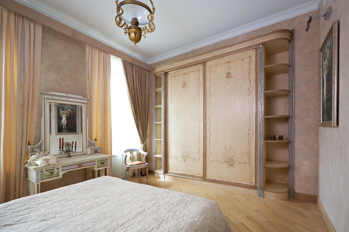 guardarropa en el interior del dormitorio en un estilo clásico estilo