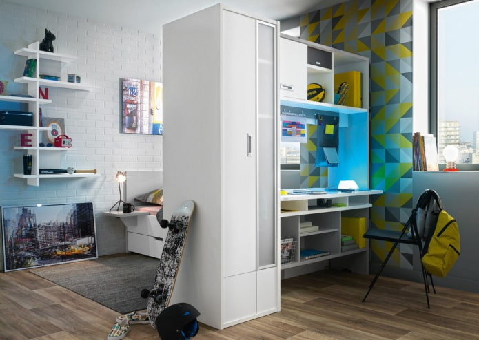 armario en forma de partición en el interior de una habitación infantil