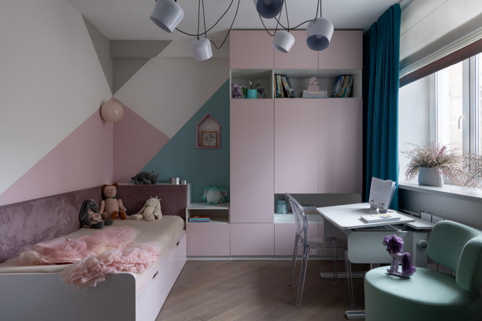guardarropa en el interior de una habitación infantil para niñas