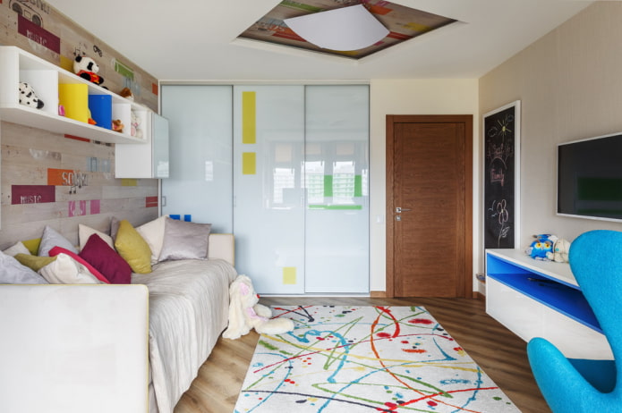 armario en una habitación infantil