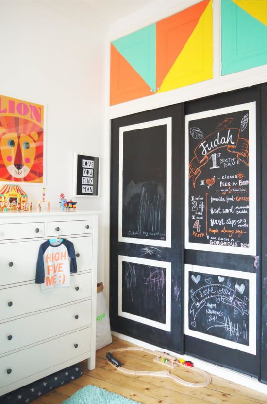 Armario en el interior de la habitación infantil