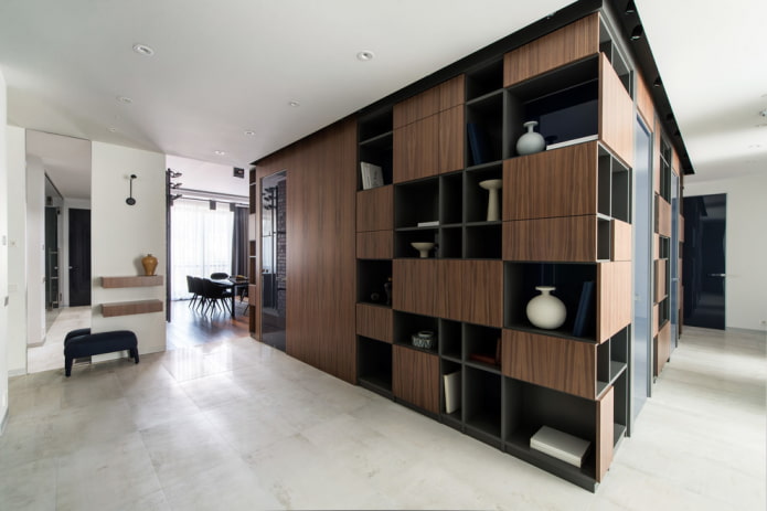 Armario modular en el pasillo