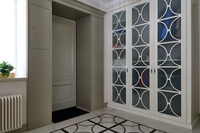 diseño de armarios en el pasillo interior