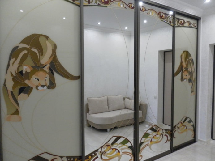diseño de armarios en el pasillo interior