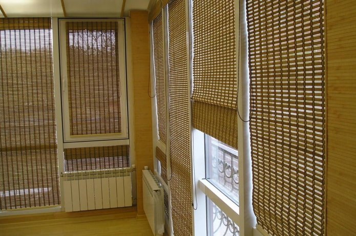 Cortinas de bambú en la logia