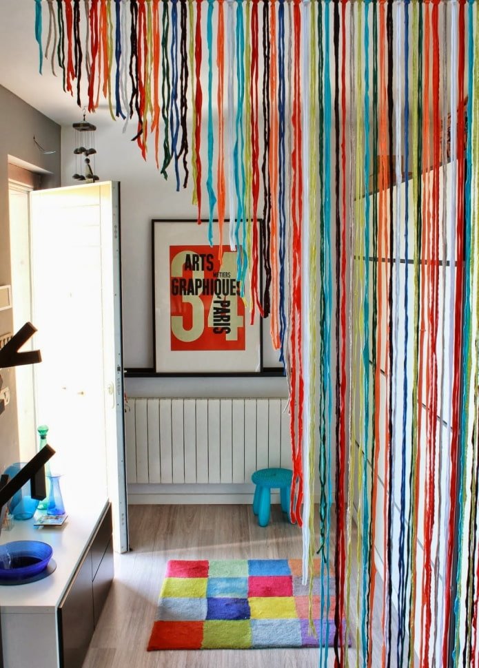 Cortinas en la puerta del salón
