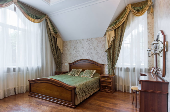 cortinas con lambrequines en buhardillas