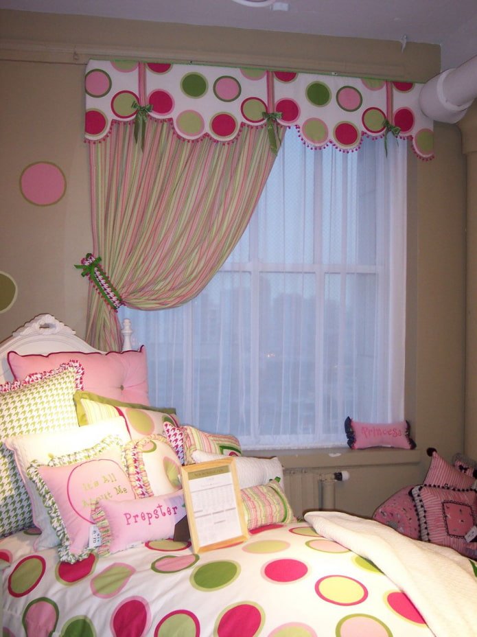 cortina para habitación infantil con lambrequín