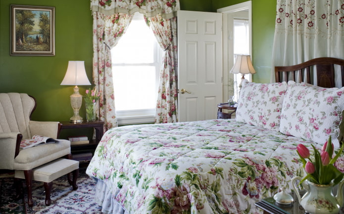 Cortinas con estampado floral de estilo provenzal
