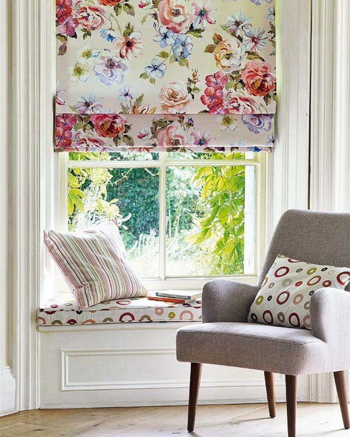 Estores romanos con estampado floral