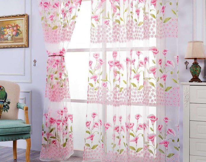 cortinas con alcatraces en el interior