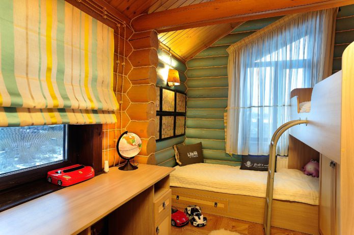 Habitación infantil en una casa de madera