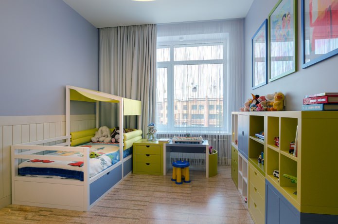 cortinas combinadas en una habitación infantil
