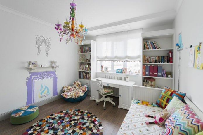 cortina blanca en la habitación infantil
