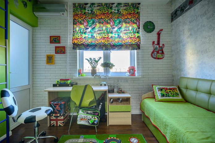Habitación infantil al estilo de fútbol y grafitis