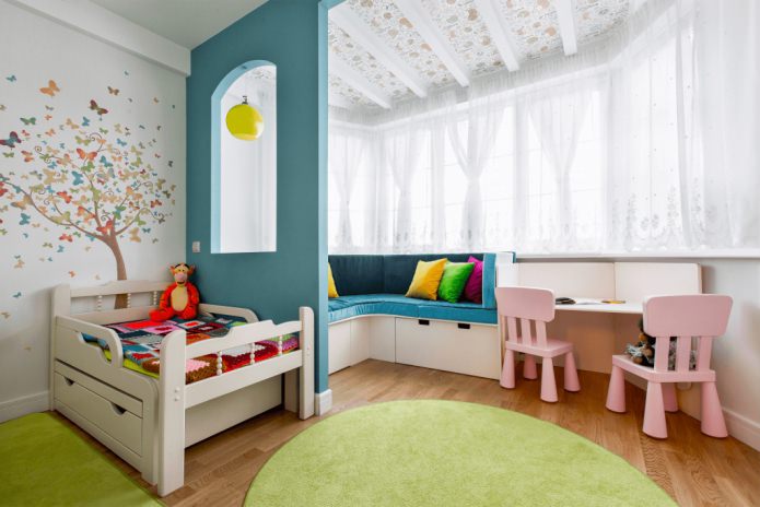 Cortinas blancas cortas translúcidas para la habitación infantil