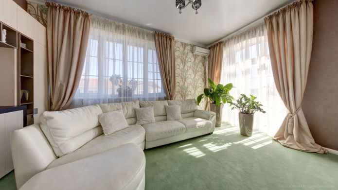 cortinas sobre cinta en el interior