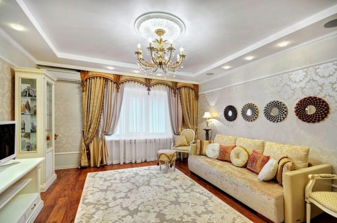 Cortinas con lambrequín en el salón