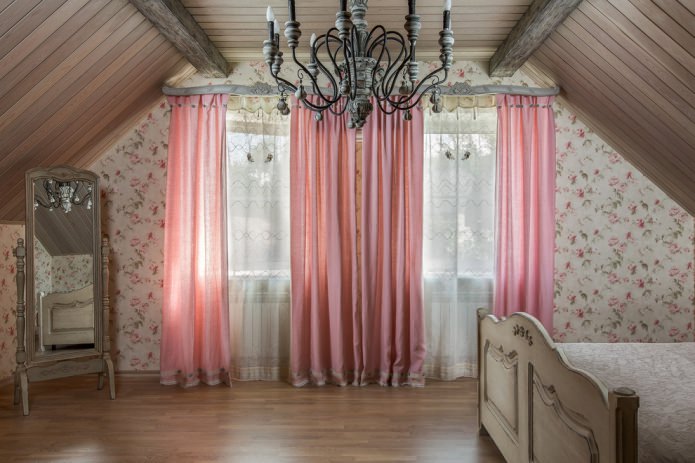 cortinas rosas de casa de campo