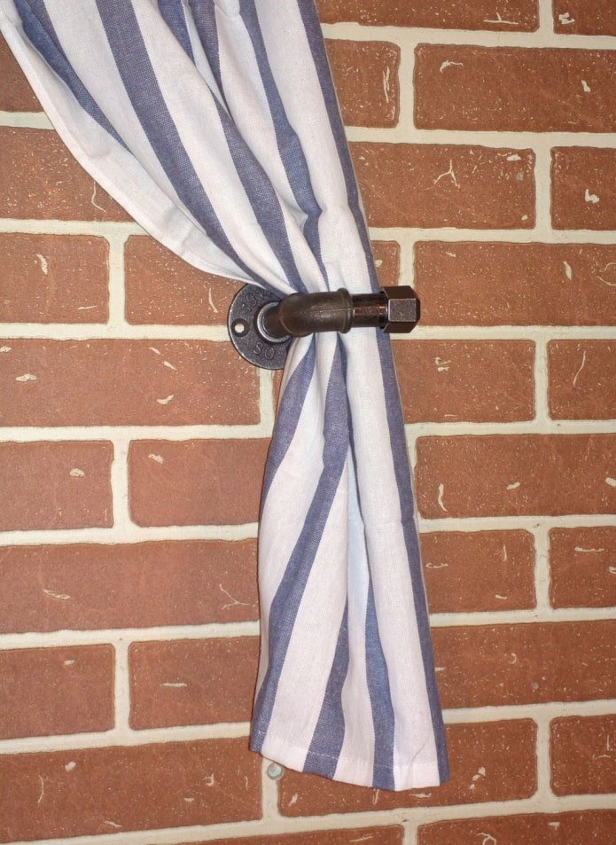 cortinas con soportes en el estilo loft