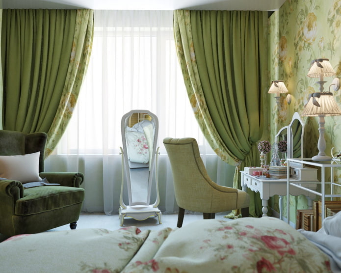 Cortinas verdes en el dormitorio de estilo provenzal