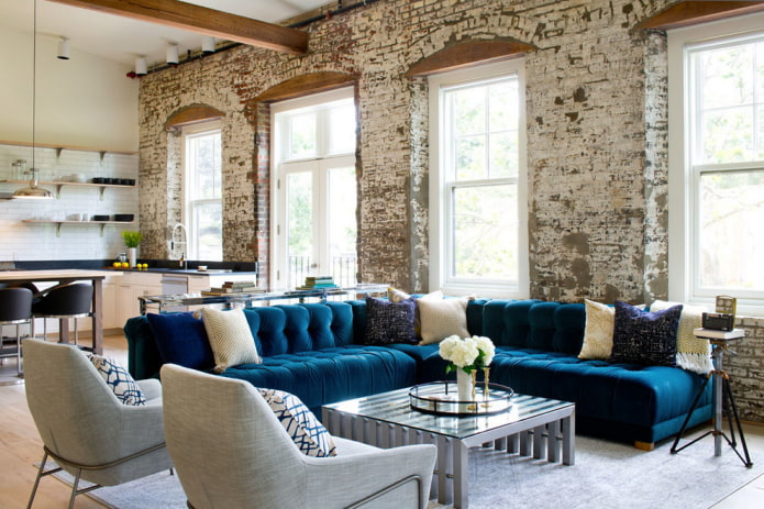 Sofá azul de estilo loft