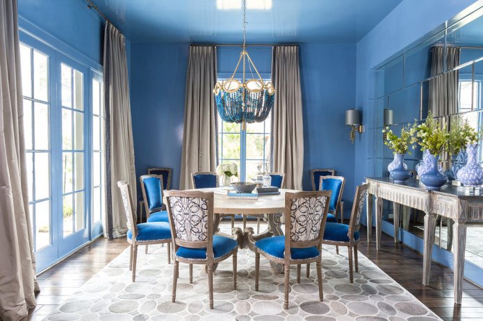Comedor azul y marrón
