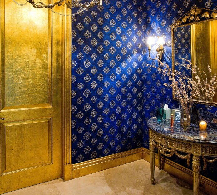 Interior en azul dorado