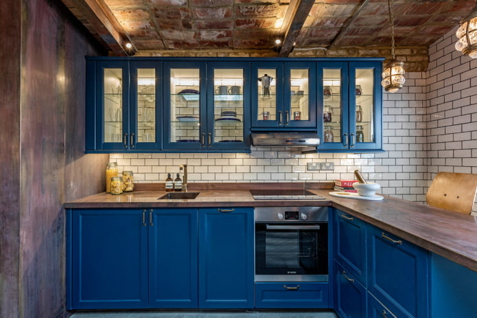 cocina en tonos azules en estilo loft