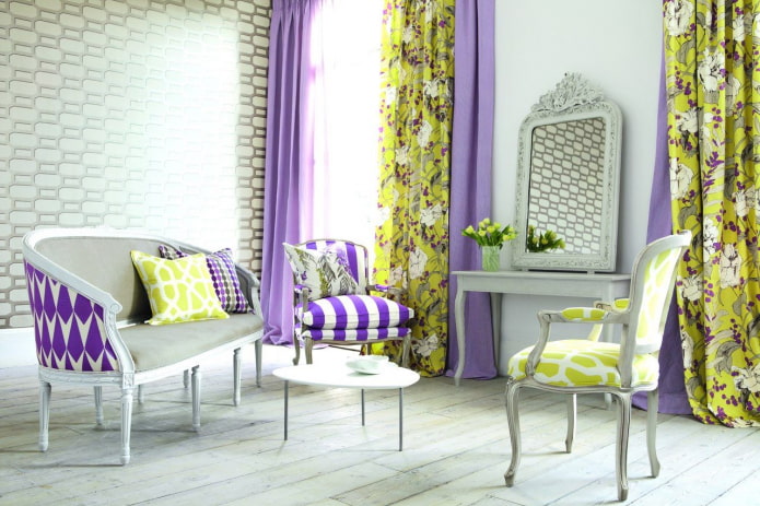 cortinas con una combinación de lila y amarillo