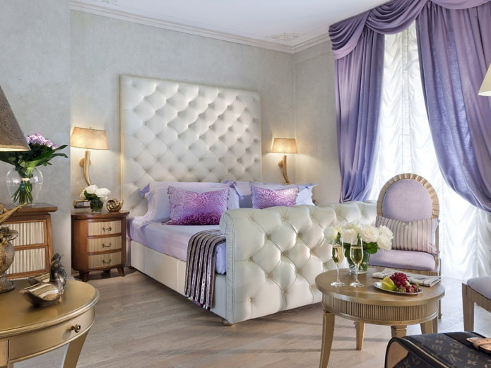 Lambrequines lilas en el interior