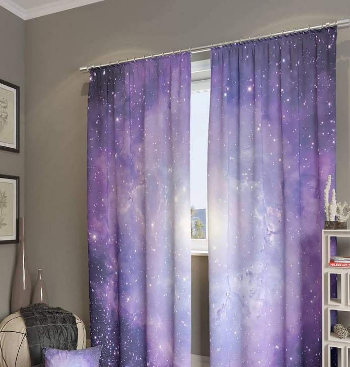Cortinas de fotos lilas en el interior