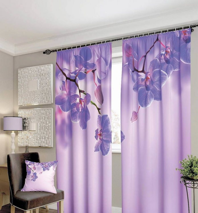 Cortinas de fotos lilas en el interior