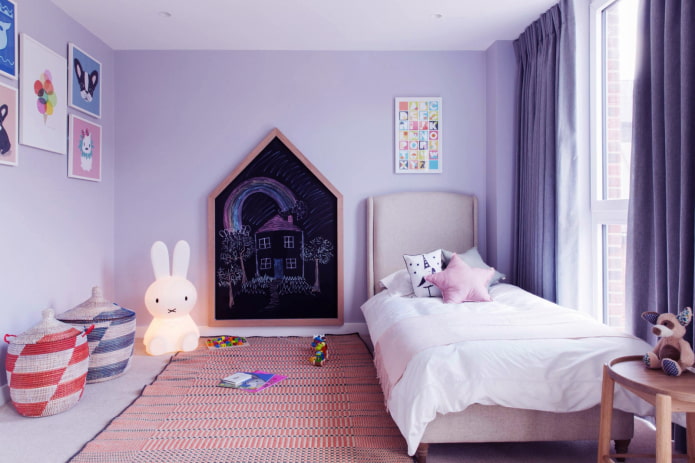 cortinas lilas sobre cinta