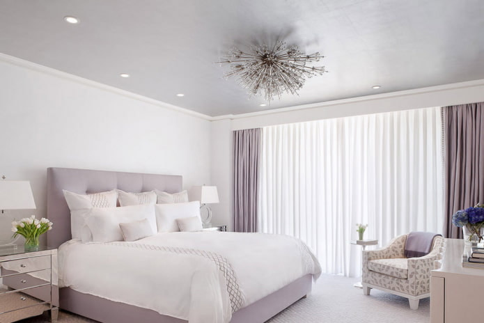 Paredes lilas claros en el dormitorio