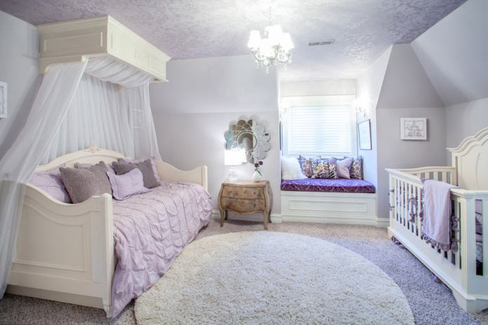 Habitación infantil en tonos lila