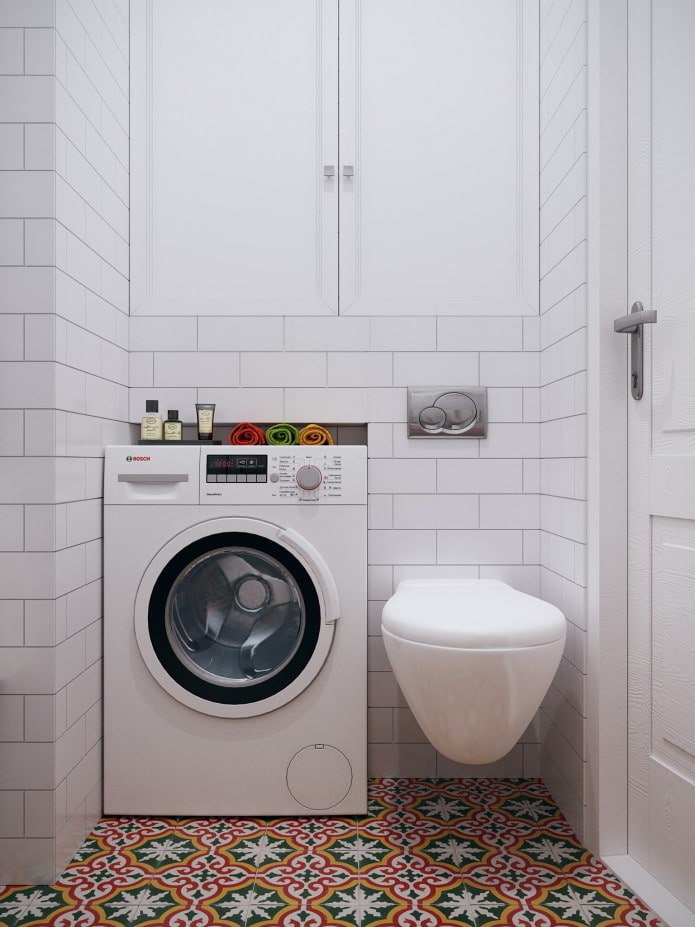 Lavadora en el interior del baño