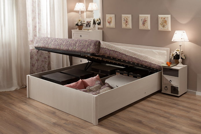 cama con mecanismo de elevación