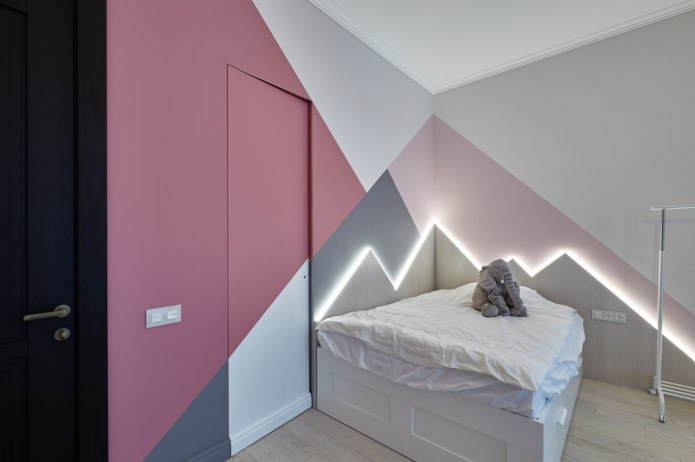 Puerta secreta en la habitación infantil