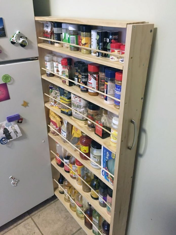 Cajón cerca del refrigerador