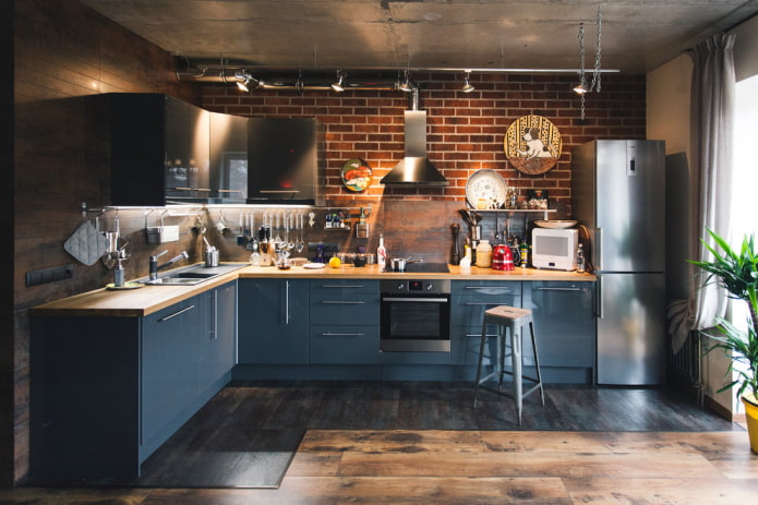 Combinación de laminado y azulejos en estilo loft