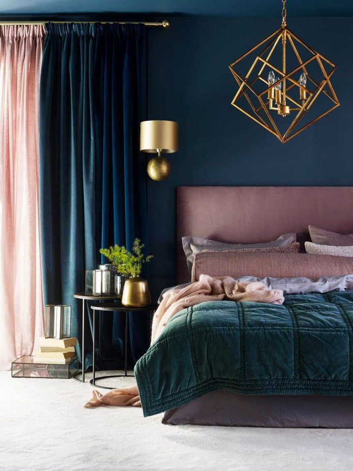 rosa empolvado con azul en el dormitorio